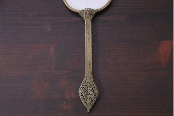 アンティーク雑貨　イギリスアンティーク　真鍮製　プチポワン刺繍が愛らしいハンドミラー(手鏡)