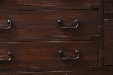 アンティーク家具　和製アンティーク　桐材　古い物ならではの真鍮金具が魅力の小箪笥(小引き出し)