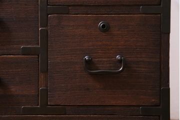 アンティーク家具　和製アンティーク　桐材　古い物ならではの真鍮金具が魅力の小箪笥(小引き出し)