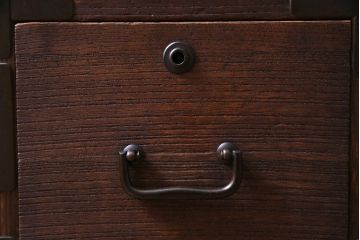 アンティーク家具　和製アンティーク　桐材　古い物ならではの真鍮金具が魅力の小箪笥(小引き出し)