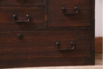 アンティーク家具　和製アンティーク　桐材　古い物ならではの真鍮金具が魅力の小箪笥(小引き出し)