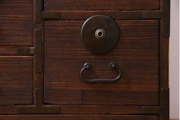 アンティーク家具　和製アンティーク　総桐材　銅金具が趣き深い小引き出し(小型和タンス、チェスト、桐箪笥、桐たんす)