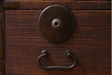 アンティーク家具　和製アンティーク　総桐材　銅金具が趣き深い小引き出し(小型和タンス、チェスト、桐箪笥、桐たんす)