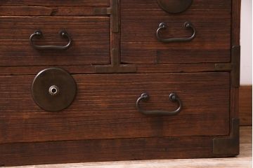 アンティーク家具　和製アンティーク　総桐材　銅金具が趣き深い小引き出し(小型和タンス、チェスト、桐箪笥、桐たんす)