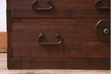 アンティーク家具　和製アンティーク　総桐材　銅金具が趣き深い小引き出し(小型和タンス、チェスト、桐箪笥、桐たんす)