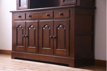 中古　松本民芸家具　西洋家具のような佇まいの食器棚(キャビネット、収納棚)(定価約110万円)