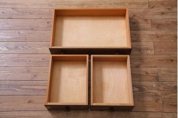 中古　松本民芸家具　西洋家具のような佇まいの食器棚(キャビネット、収納棚)(定価約110万円)