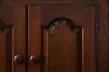 中古　松本民芸家具　西洋家具のような佇まいの食器棚(キャビネット、収納棚)(定価約110万円)