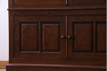 中古　松本民芸家具　洗練されたシックなデザインのE型書棚(本箱、飾り棚、キャビネット、収納棚)(定価約62万5千円)