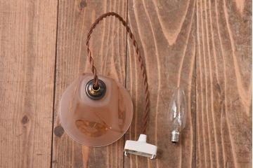 フランスビンテージ　フロストガラス　淡いピンクの色が可愛らしいシェード(ペンダントライト、天井照明)