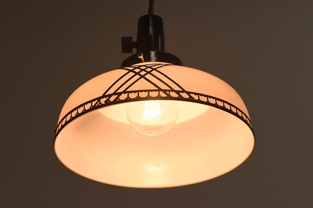 昭和期　装飾の透かしが和の雰囲気を高めるシェード(吊り下げ照明、天井照明)