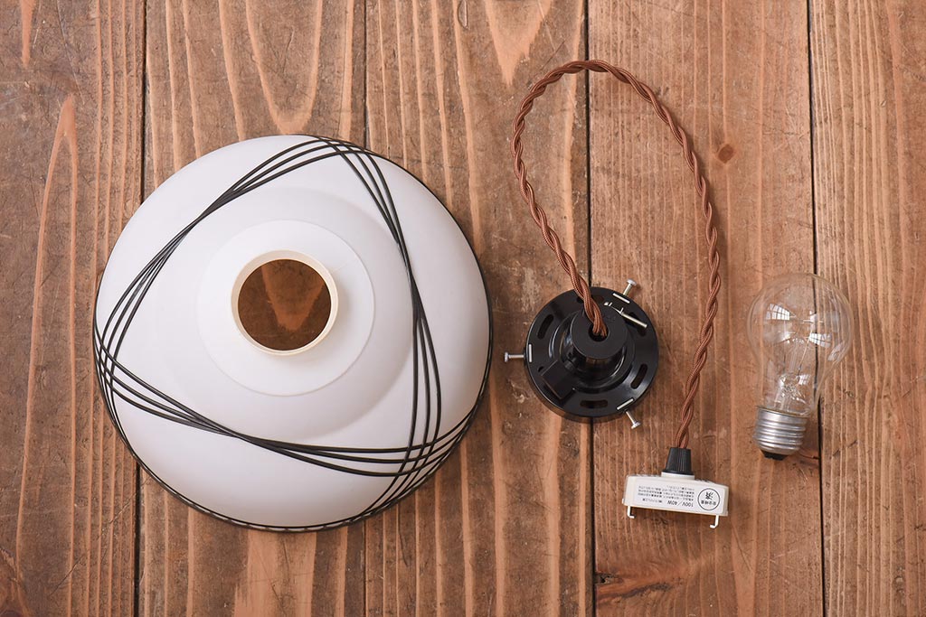 昭和期　装飾の透かしが和の雰囲気を高めるシェード(吊り下げ照明、天井照明)