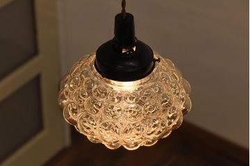 昭和中期　和洋どちらの空間にも合わせやすいガラスグローブのペンダントライト(天井照明、吊り下げ照明)