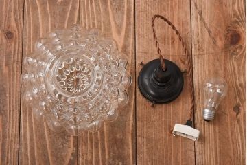 昭和中期　和洋どちらの空間にも合わせやすいガラスグローブのペンダントライト(天井照明、吊り下げ照明)