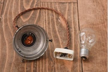 昭和中期　和洋どちらの空間にも合わせやすいガラスグローブのペンダントライト(天井照明、吊り下げ照明)