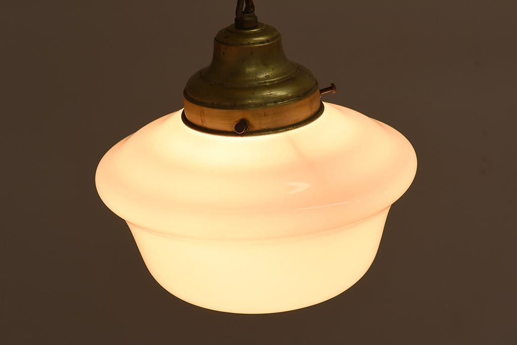 和製アンティーク　乳白色のガラスが柔らかな印象のペンダントライト(天井照明、吊り下げ照明)