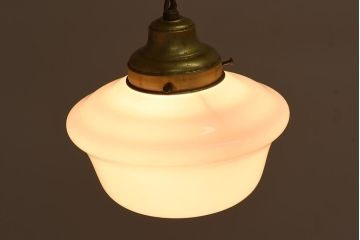 和製アンティーク　乳白色のガラスが柔らかな印象のペンダントライト(天井照明、吊り下げ照明)