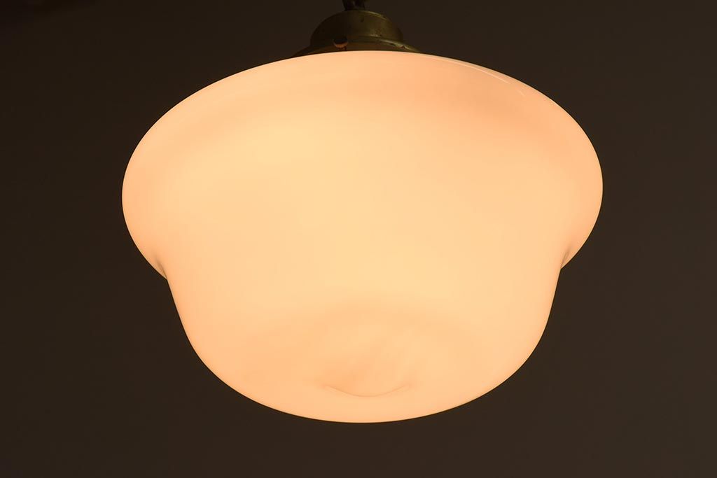 和製アンティーク　乳白色のガラスが柔らかな印象のペンダントライト(天井照明、吊り下げ照明)