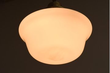 和製アンティーク　乳白色のガラスが柔らかな印象のペンダントライト(天井照明、吊り下げ照明)