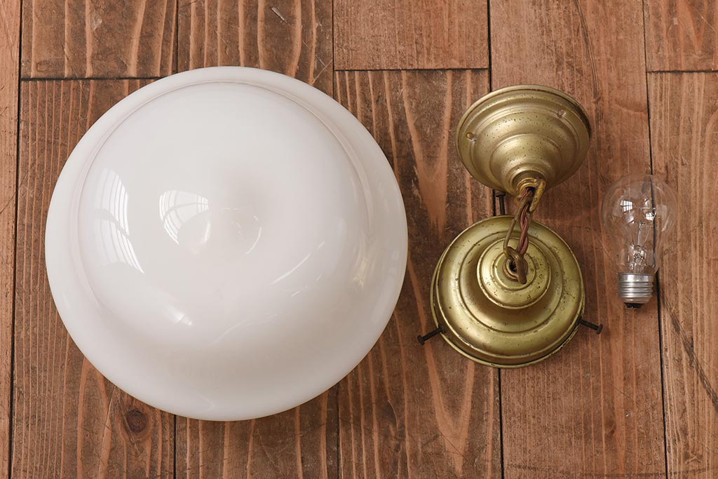 和製アンティーク　乳白色のガラスが柔らかな印象のペンダントライト(天井照明、吊り下げ照明)