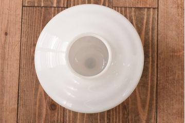 和製アンティーク　乳白色のガラスが柔らかな印象のペンダントライト(天井照明、吊り下げ照明)