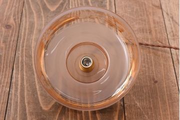 フランスビンテージ　淡いピンクにゴールドの帯がお洒落なペンダントライト(吊り下げ照明、シェード)