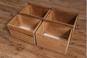 ビンテージ家具　イギリスヴィンテージ　オーク材　エレガントな佇まいが魅力の薄型シャツケース(ガラスケース、ショーケース、チェスト)