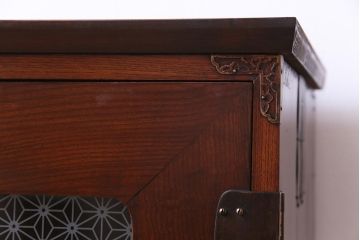 レトロ家具　和製アンティーク　前面ケヤキ材　オリジナルガラス入り　レトロな趣き溢れる観音開きのローボード(リビングボード、収納棚)