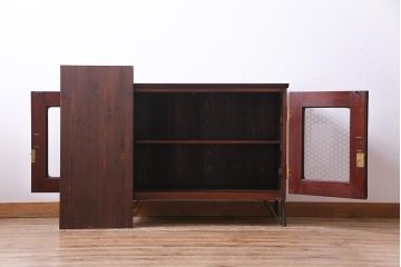 レトロ家具　和製アンティーク　前面ケヤキ材　オリジナルガラス入り　レトロな趣き溢れる観音開きのローボード(リビングボード、収納棚)