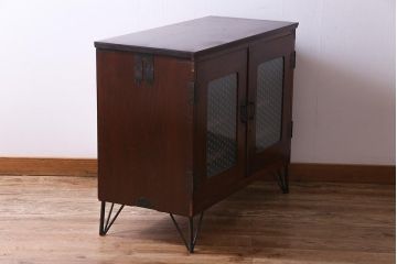 レトロ家具　和製アンティーク　前面ケヤキ材　オリジナルガラス入り　レトロな趣き溢れる観音開きのローボード(リビングボード、収納棚)