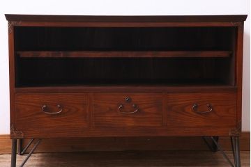 昭和初期　リメイク家具　漆塗りとケヤキの杢目が上品な鉄脚付きローボード(収納棚、リビングボード)