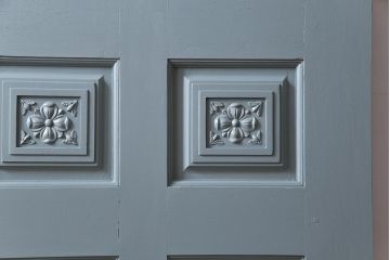 ペイント建具　DIY　花のレリーフが目を引くフレンチなドア(扉、建具)(1)