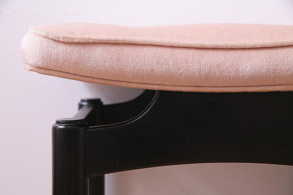 ヴィンテージ家具 北欧ビンテージ G-PLAN Tola&Black(トラー&ブラック) 洗練された佇まいが魅力的なスツール(オットマン、椅子、クッションチェア)