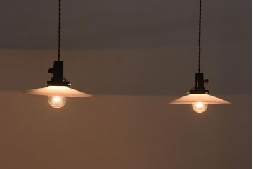 昭和レトロ　戦前　昔懐かしいデザインの平笠照明2個セット(吊り下げ照明、ペンダントライト)(1)