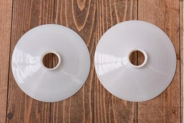 昭和レトロ　戦前　昔懐かしいデザインの平笠照明2個セット(吊り下げ照明、ペンダントライト)(1)