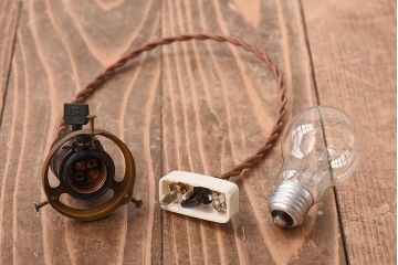 和製アンティーク　陽刻ガラス　品のあるデザインがお洒落なペンダントライト(シェード、吊り下げ照明)