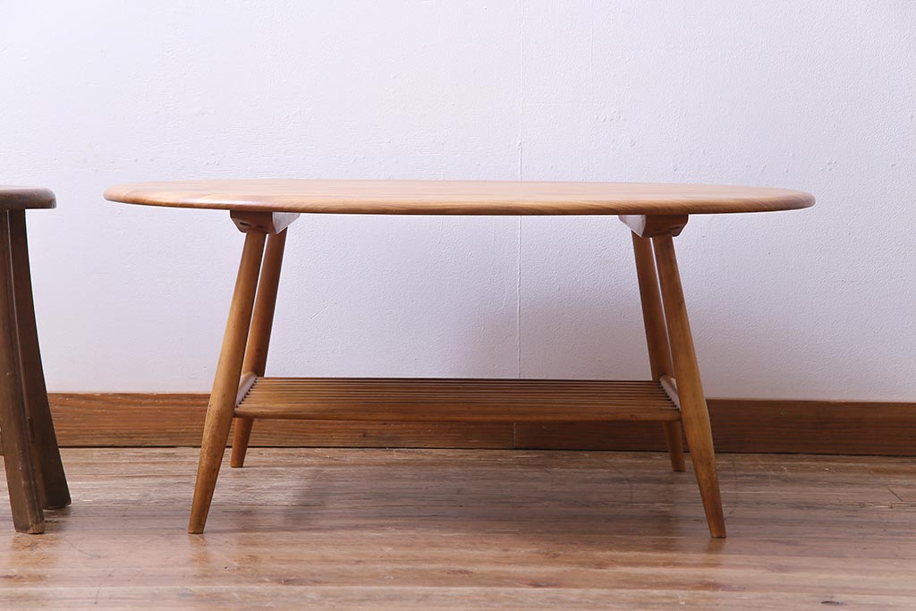 ビンテージ　北欧家具　ナチュラルな木の風合いが魅力的なマガジンラック付きコーヒーテーブル(センターテーブル)