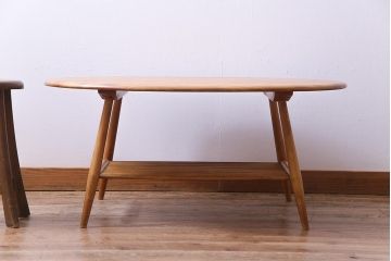 ビンテージ　北欧家具　ナチュラルな木の風合いが魅力的なマガジンラック付きコーヒーテーブル(センターテーブル)