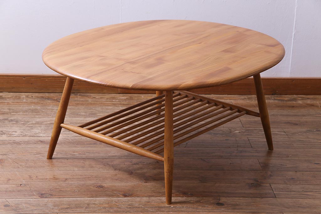 ビンテージ　北欧家具　ナチュラルな木の風合いが魅力的なマガジンラック付きコーヒーテーブル(センターテーブル)