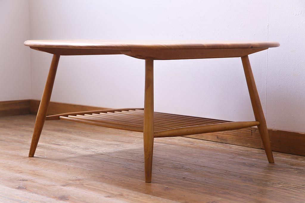 ビンテージ　北欧家具　ナチュラルな木の風合いが魅力的なマガジンラック付きコーヒーテーブル(センターテーブル)