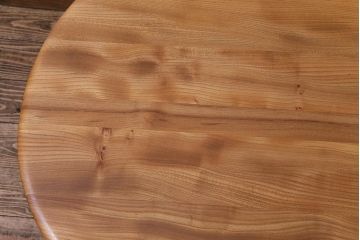 ビンテージ　北欧家具　ナチュラルな木の風合いが魅力的なマガジンラック付きコーヒーテーブル(センターテーブル)