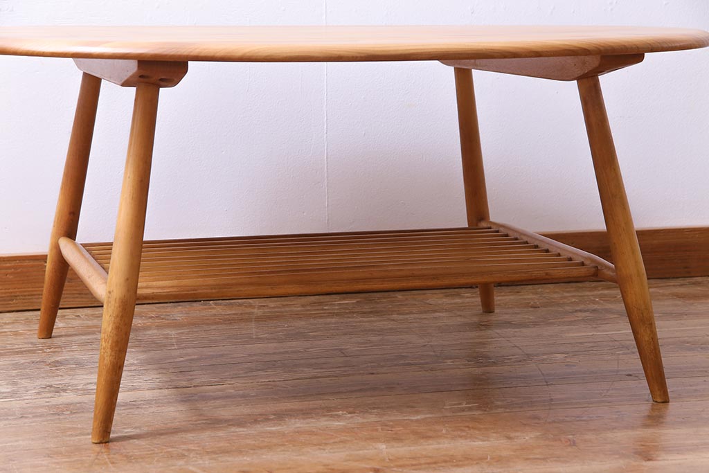 ビンテージ　北欧家具　ナチュラルな木の風合いが魅力的なマガジンラック付きコーヒーテーブル(センターテーブル)