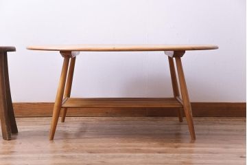 ビンテージ　北欧家具　ナチュラルな木の風合いが魅力的なマガジンラック付きコーヒーテーブル(センターテーブル)