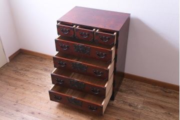 中古　伝統民芸家具　岩谷堂箪笥　羽巾着文様　重厚感漂う衣装箪笥(整理箪笥、和タンス)