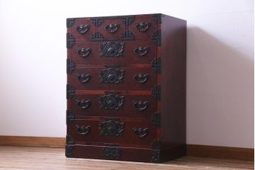 中古　伝統民芸家具　岩谷堂箪笥　羽巾着文様　重厚感漂う衣装箪笥(整理箪笥、和タンス)