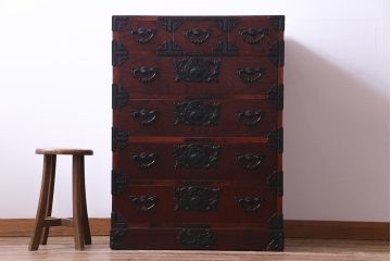 中古　伝統民芸家具　岩谷堂箪笥　羽巾着文様　重厚感漂う衣装箪笥(整理箪笥、和タンス)