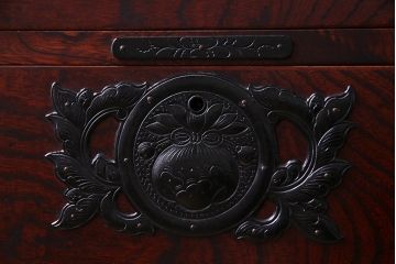 中古　伝統民芸家具　岩谷堂箪笥　羽巾着文様　重厚感漂う衣装箪笥(整理箪笥、和タンス)