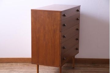 ヴィンテージ家具　北欧ビンテージ　AVALON　モダンな雰囲気漂う個性的な取っ手のチェスト(サイドボード)