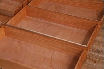 ヴィンテージ家具　北欧ビンテージ　AVALON　モダンな雰囲気漂う個性的な取っ手のチェスト(サイドボード)