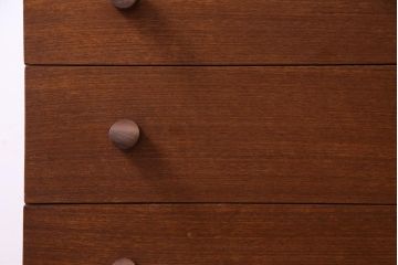 ヴィンテージ家具　北欧ビンテージ　AVALON　モダンな雰囲気漂う個性的な取っ手のチェスト(サイドボード)